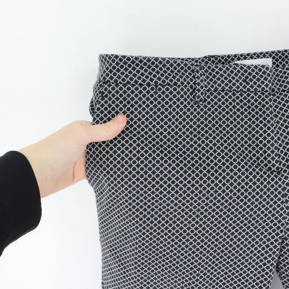 New York & Company Shorts Womens Size 10 Black Geometric Chinos Pockets Mid Rise